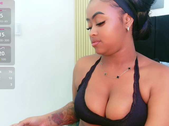 friendsmom live cam on BongaCams