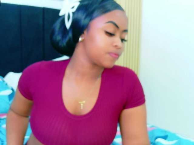 friendsmom live cam on BongaCams