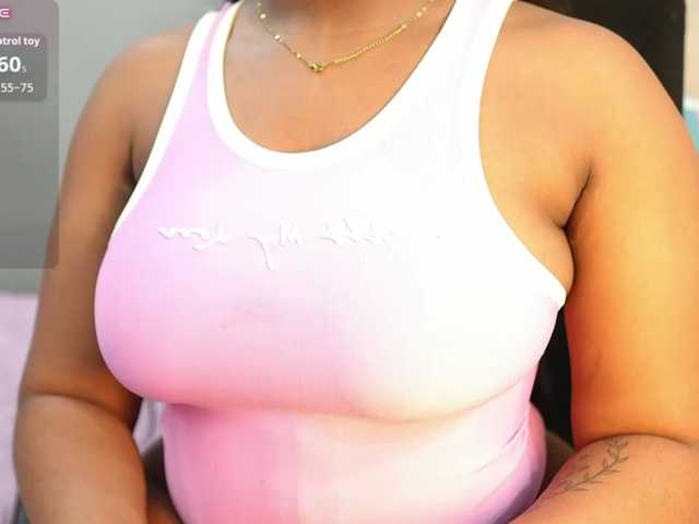 friendsmom live cam on BongaCams