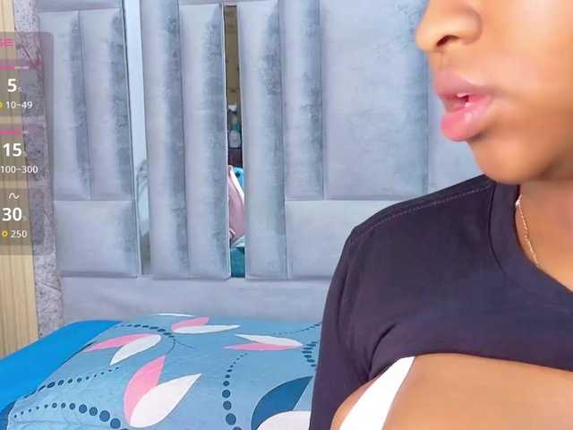 friendsmom live cam on BongaCams