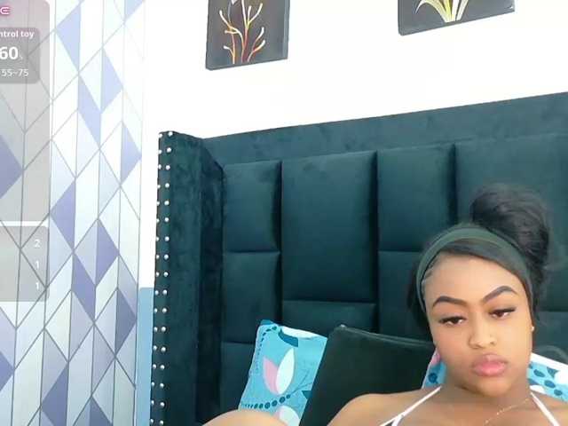 friendsmom live cam on BongaCams
