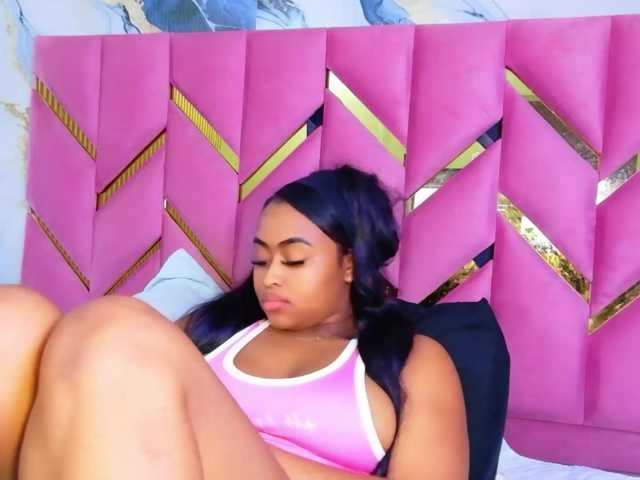 friendsmom, en vivo ahora en BongaCams