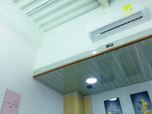 friendsmom live cam on BongaCams