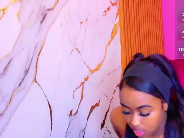 friendsmom live cam on BongaCams