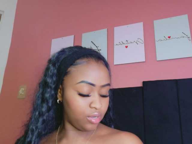 friendsmom live cam on BongaCams