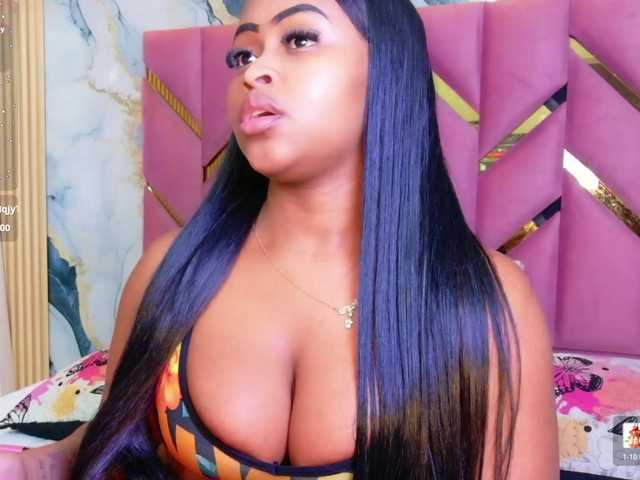 friendsmom live cam on BongaCams