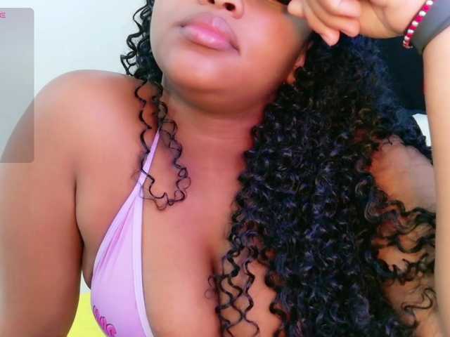 friendsmom live cam on BongaCams