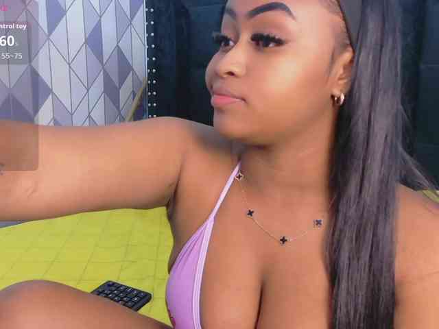friendsmom Live Webcam on BongaCams