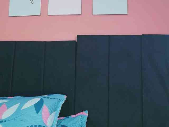friendsmom webcam