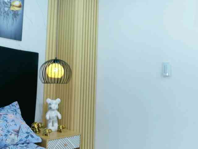 friendsmom webcam