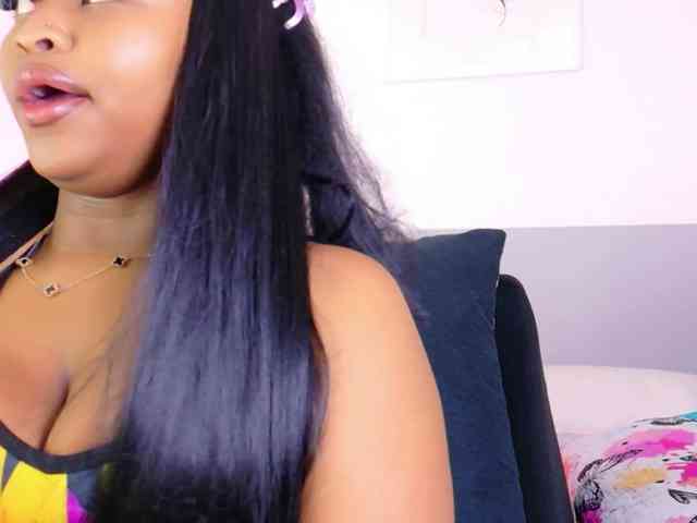 Friendsmom's cam show statistics and live stream