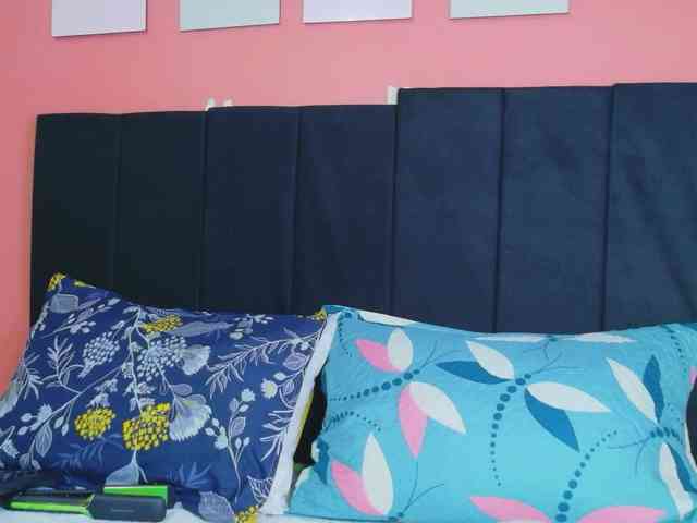 friendsmom webcam
