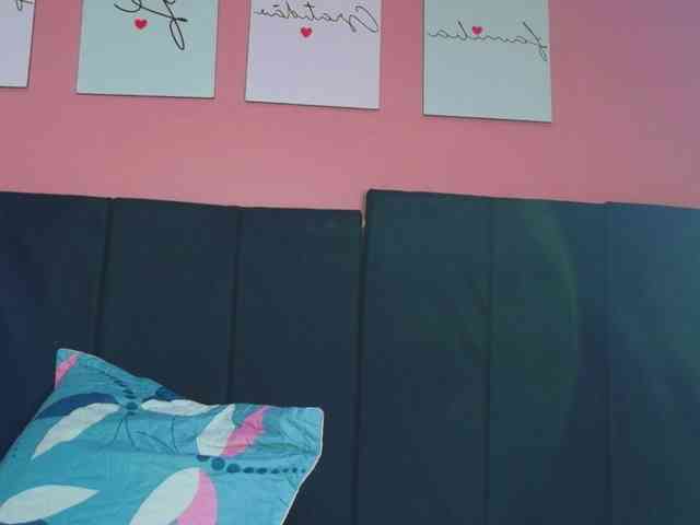 friendsmom webcam