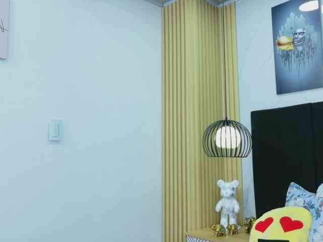 friendsmom webcam