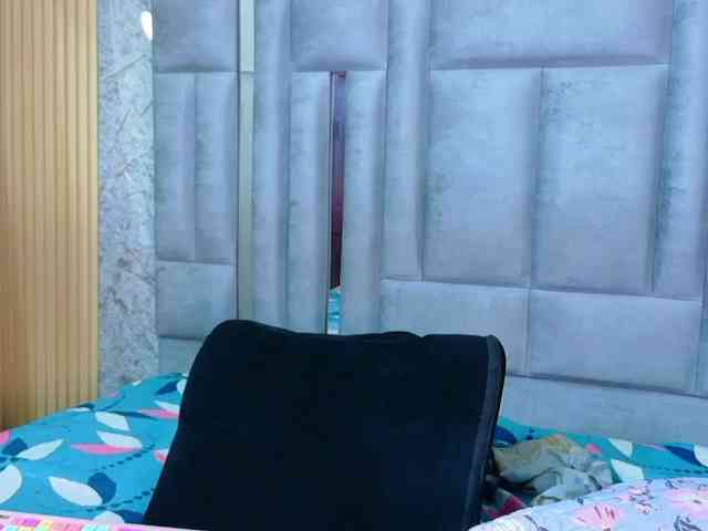 friendsmom webcam