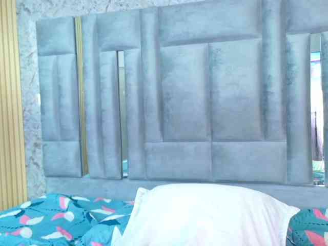 friendsmom webcam