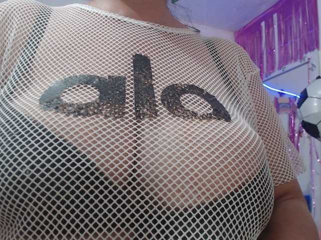 sarasmith2 live cam on BongaCams