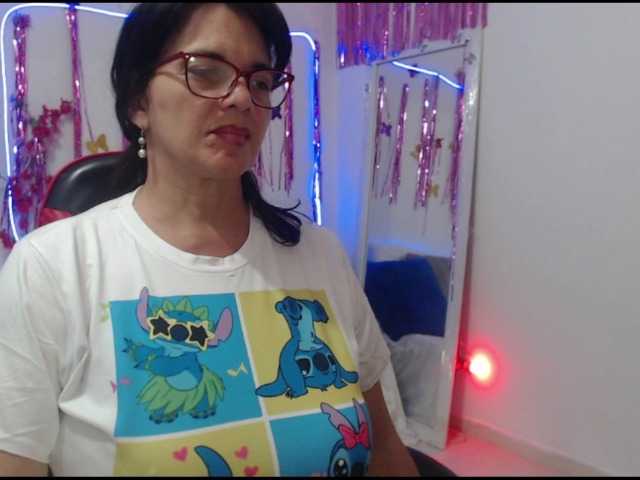 sarasmith2 live cam on BongaCams