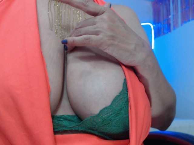 sarasmith2 live cam on BongaCams