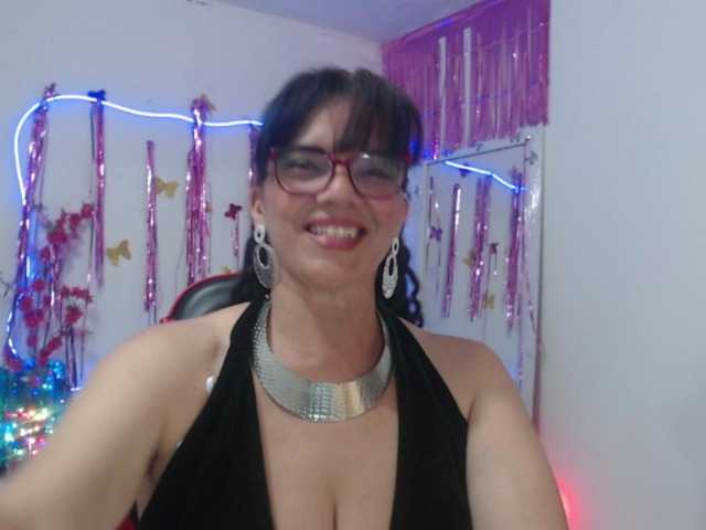 le modèle SaraSmith2 est en webcam porno dans un show sur le site bongacams, il possède les tags suivants: Latino/Hispanic,Brunette,Shaved