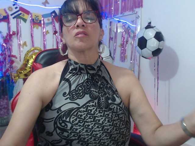 sarasmith2 live cam on BongaCams