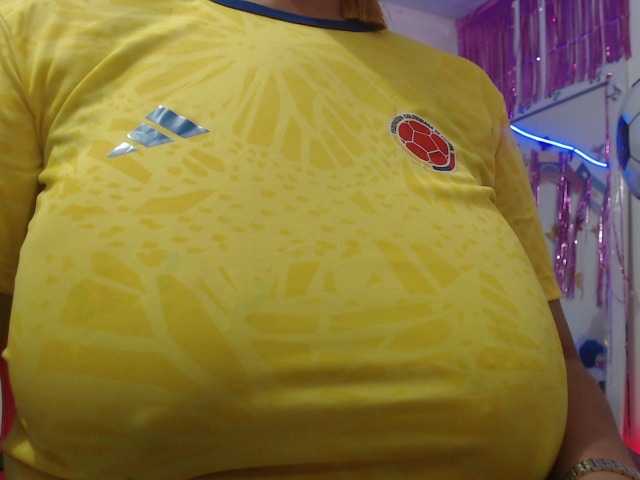 sarasmith2 live cam on BongaCams