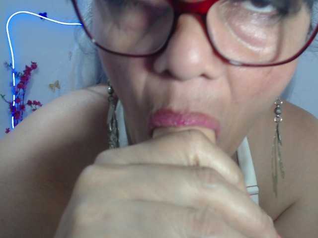 sarasmith2 live cam on BongaCams