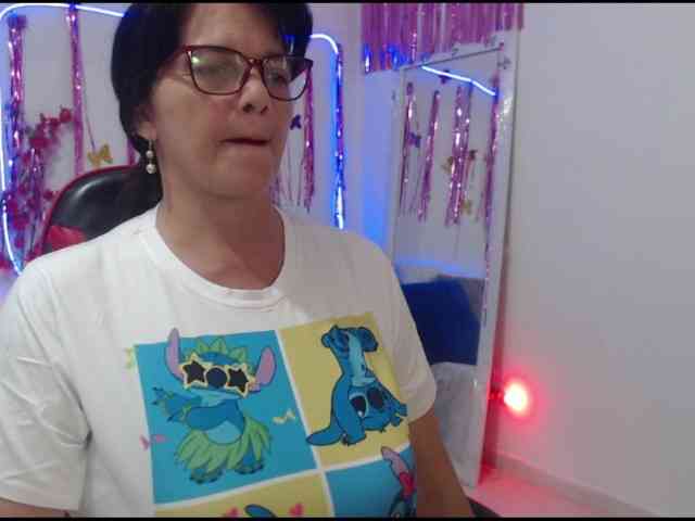 sarasmith2's live room