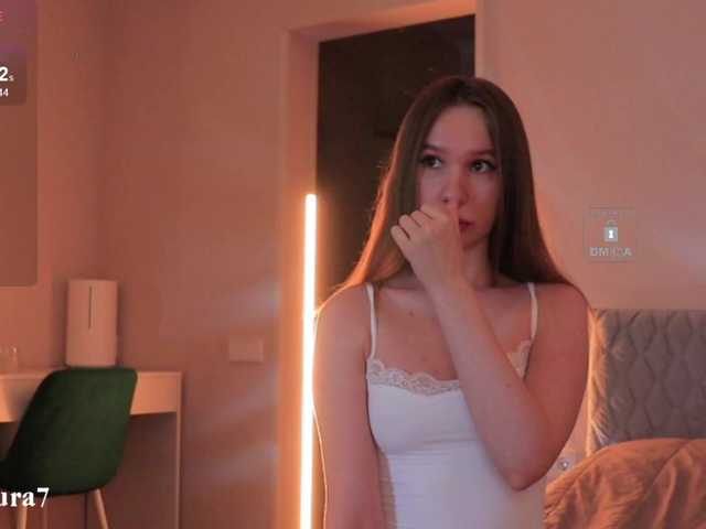 MsAura's BongaCams show and profile