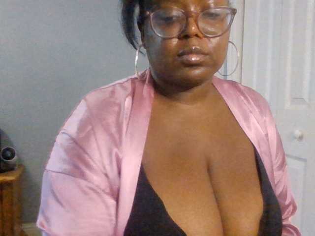 Needmehard webcam bongacams model stream image