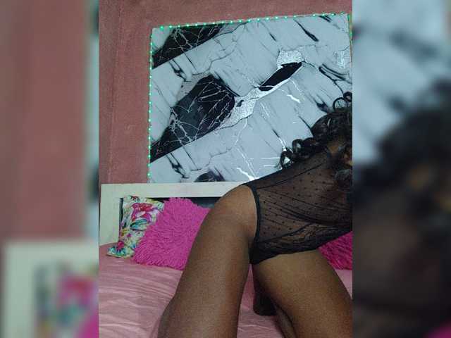 laetitianah live cam on BongaCams
