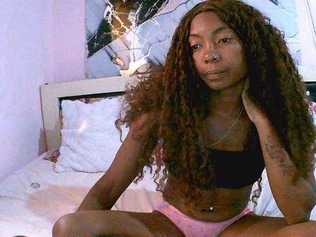 le modèle laetitianah est en webcam porno dans un show sur le site bongacams, il possède les tags suivants: Ebony,Brunette,Shaved