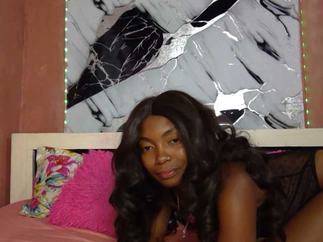 laetitianah live cam on BongaCams
