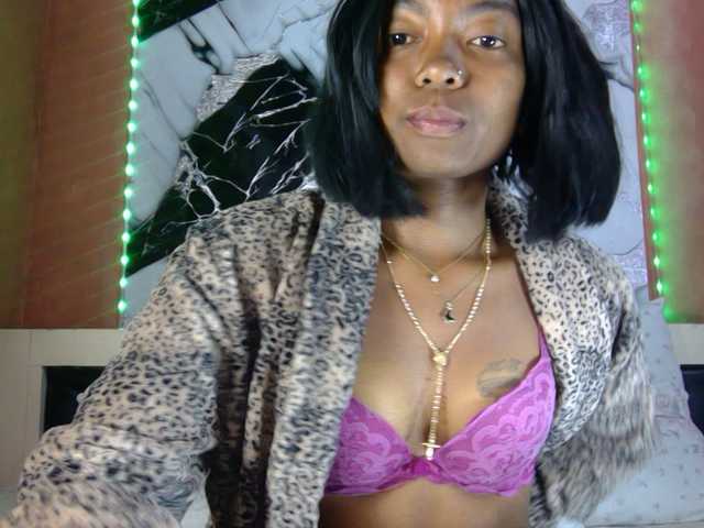 laetitianah live cam preview