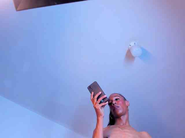 Gemmaa-BlackX Live Webcam on BongaCams