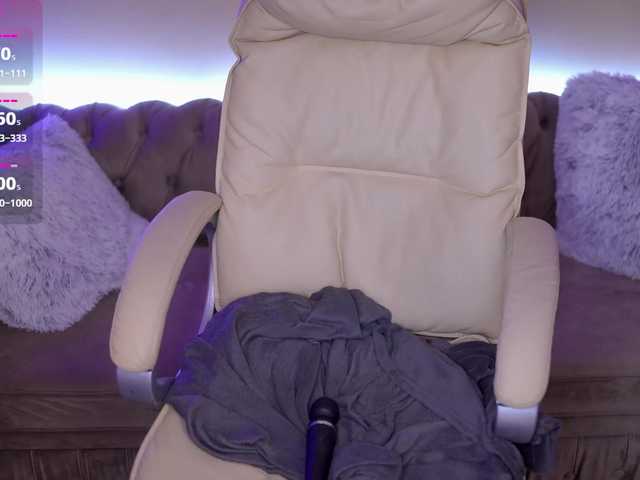 RedShinee's BongaCams show and profile