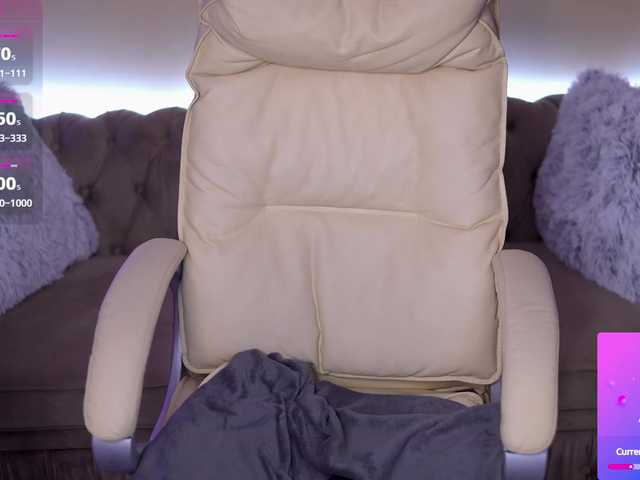 RedShinee's BongaCams show and profile