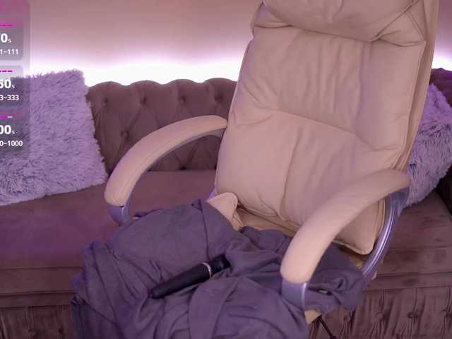 RedShinee's BongaCams show and profile