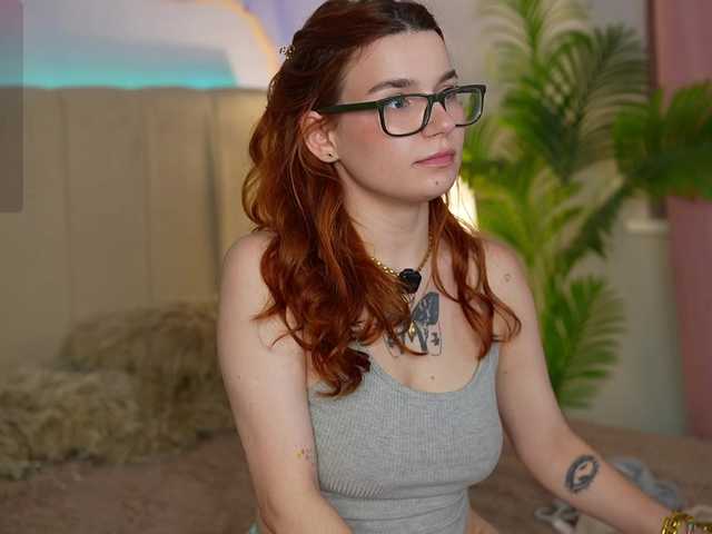 RedShinee live cam on BongaCams