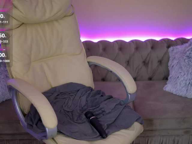 RedShinee's BongaCams show and profile