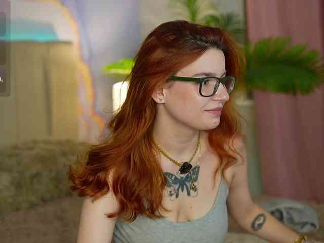 RedShinee Live Webcam on BongaCams
