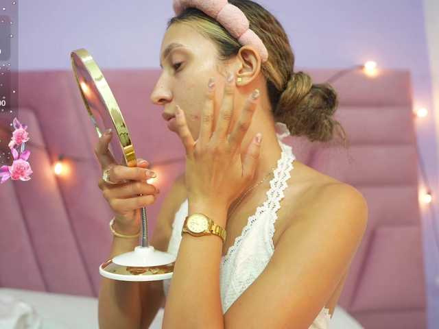Beautifulskinny18 live cam on BongaCams