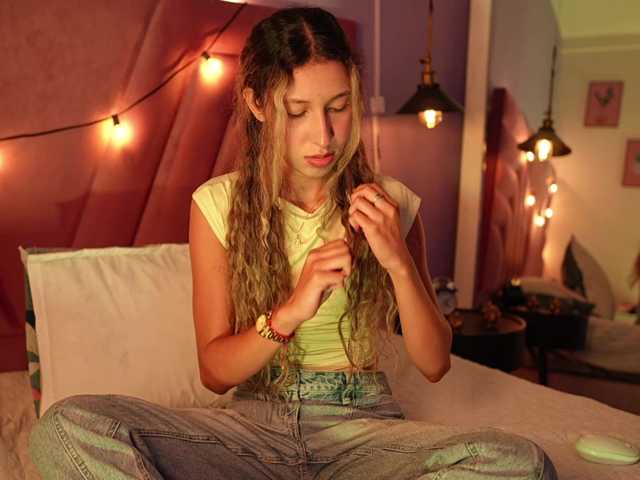 Beautifulskinny18 live cam on BongaCams