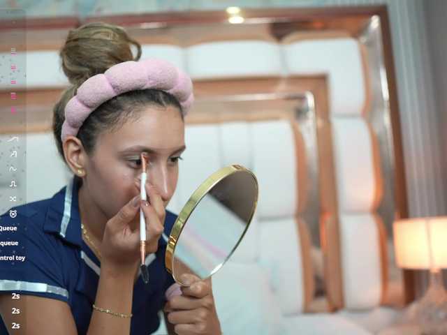 Beautifulskinny18 live cam on BongaCams