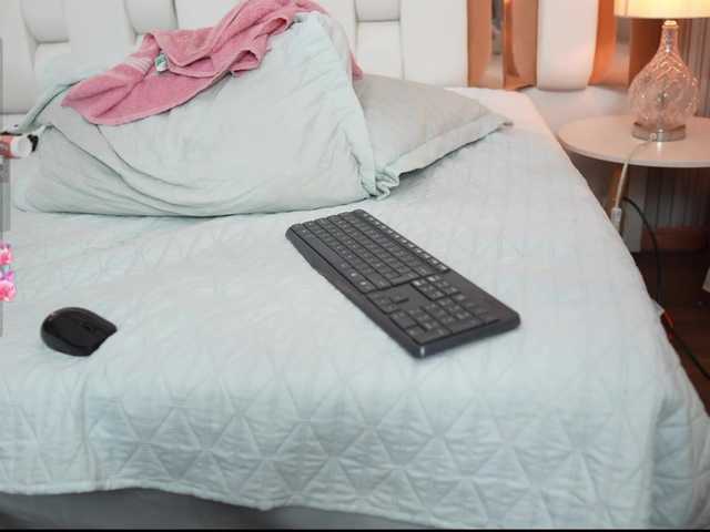 Beautifulskinny18 live webcam show