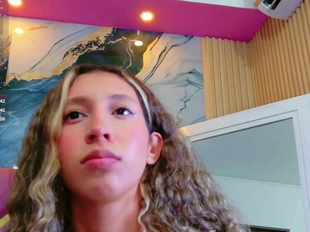 Beautifulskinny18 live cam on BongaCams