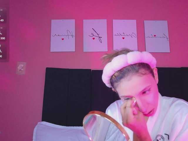 Beautifulskinny18 live cam on BongaCams