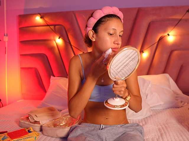 Beautifulskinny18 live cam on BongaCams