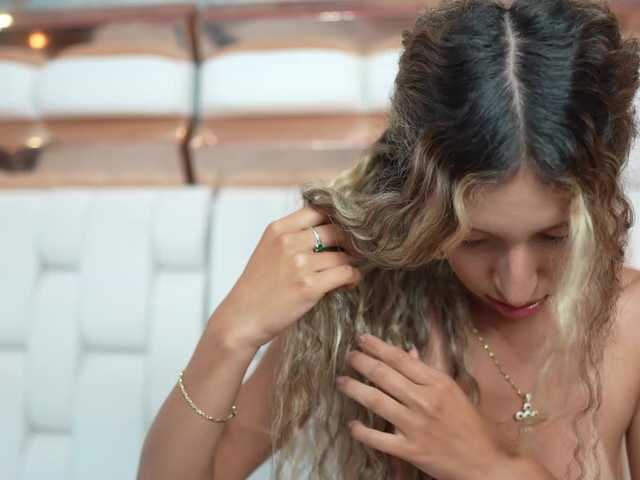 Beautifulskinny18 live cam on BongaCams