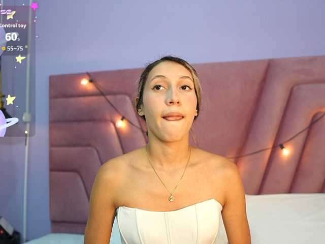 Beautifulskinny18 live cam on BongaCams